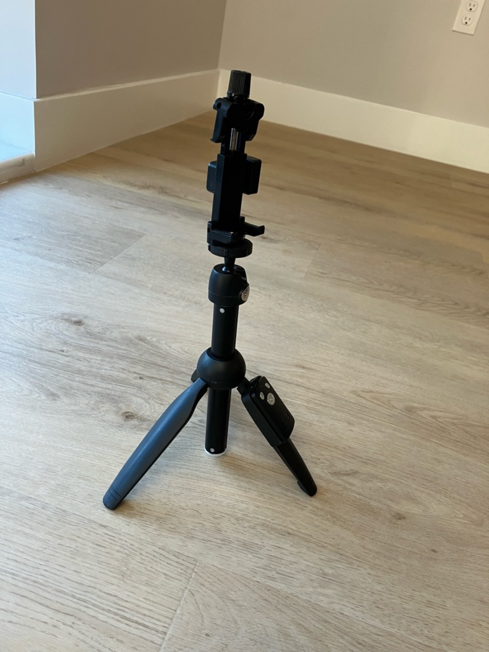 Portable Black Mini Tripod with Adjustable Phone/Camera Mount/Selfie Stick
